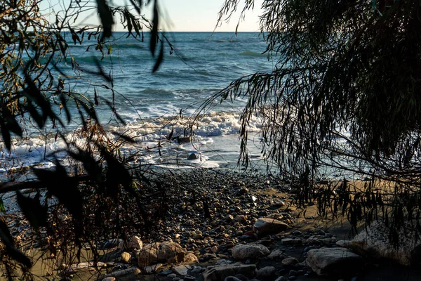 Όμορφη Τροπική Παραλία Στη Θάλασσα — Φωτογραφία Αρχείου