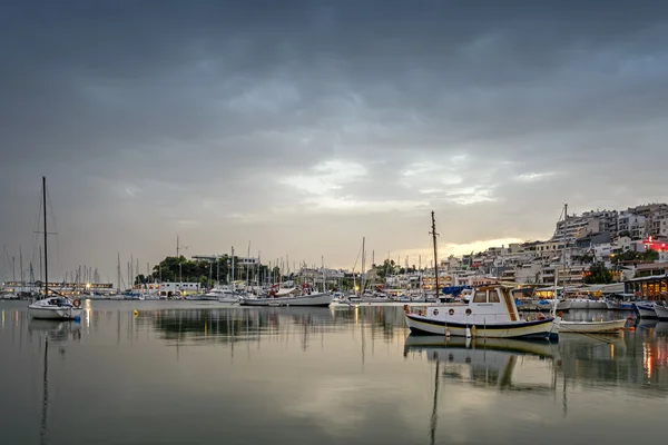 Puesta de sol en Mikrolimano, Atenas, Grecia — Foto de Stock