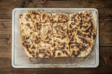 Geleneksel Türk fırında tavuklu (gözleme)