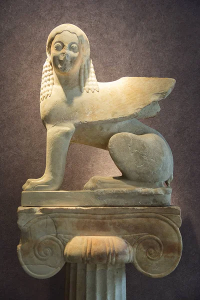 Posąg Sfinksa wewnątrz Muzeum Archeologiczne Kerameikos, Ateny, Grecja — Zdjęcie stockowe