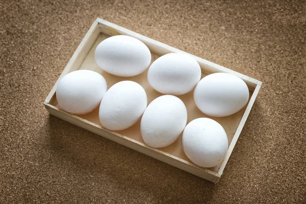 Huevos orgánicos naturales dentro de la caja — Foto de Stock