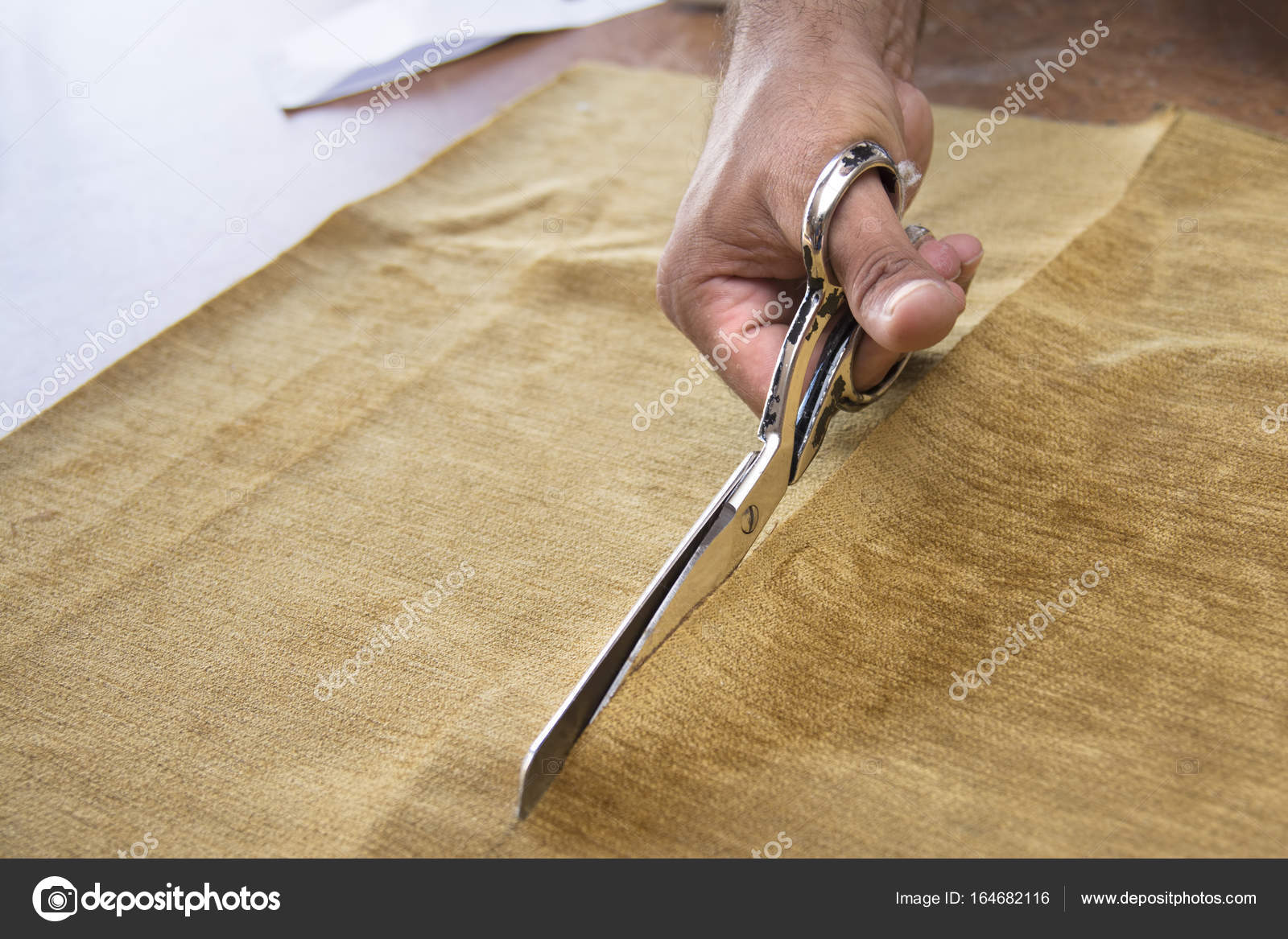 what scissors to use when cutting fabric