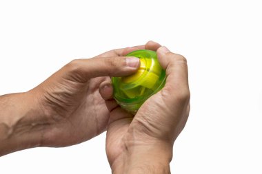 Jiroskopik topu egzersiz için kullanarak eller