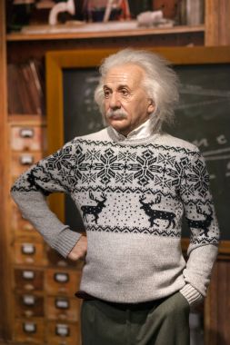 Istanbul, Türkiye, 19 Aralık 2017: Balmumu heykel Madame Tussauds İstanbul Albert Einstein. Einstein'ın görelilik teorisi geliştiren bir Alman teorik fizikçi olduğunu.