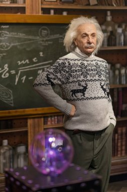 Istanbul, Türkiye, 19 Aralık 2017: Balmumu heykel Madame Tussauds İstanbul Albert Einstein. Einstein'ın görelilik teorisi geliştiren bir Alman teorik fizikçi olduğunu.