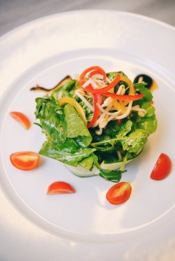 Bir roket salata atış kapatmak