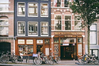 Amsterdam, Hollanda, 12 Temmuz 2012: Dış atış karma, Marihuana ve kenevir De Wallen içinde yer alan müze, Amsterdam, Hollanda, esrar ve birçok kullanımları için adanmış.