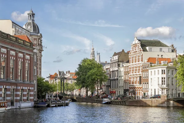 Kanalen Och Gamla Byggnader Från Amsterdam Nederländerna — Stockfoto