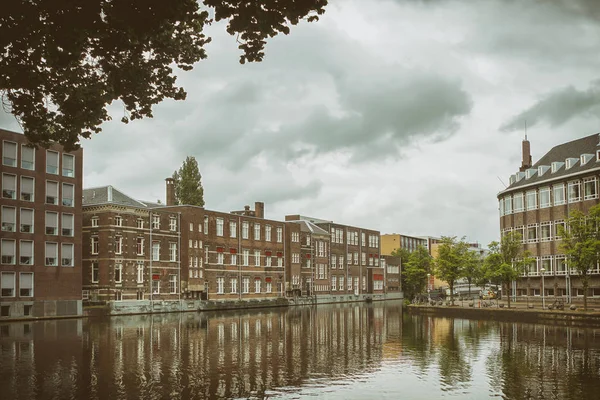 荷兰阿姆斯特丹 2012年7月14日 Uva 校区的外部拍摄 阿姆斯特丹大学是位于荷兰阿姆斯特丹的公立大学 — 图库照片