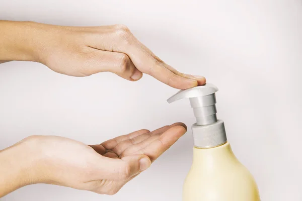 Getting Soap Bottle — Stock Photo, Image