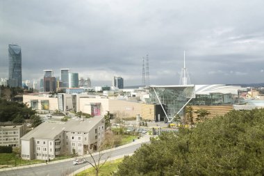 Istanbul, Türkiye - 15 Mart 2018: Istinye Park, 291 mağazasıyla ve perakende alanı 85,250 m2 İstanbul Istinye semtinde bir alışveriş merkezinde geniş açı görünümünden.