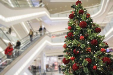 Noel ağacı alışveriş merkezi içinde 
