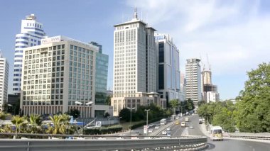 İstanbul, Türkiye, 26 Mayıs 2015: İstanbul 'un Avrupa yakasında yer alan ana iş bölgelerinden biri olan Maslak' ta trafik akışı.