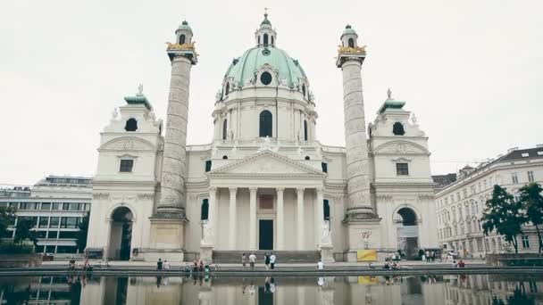 Viena Austria Abril 2017 Imagen Exterior Iglesia San Carlos Karlskirche — Vídeo de stock