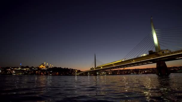 Halic Metro Bridge Golden Horn Nachts Istanbul Turkije — Stockvideo