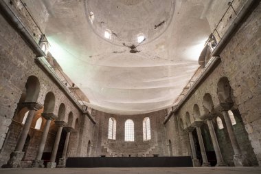 İstanbul, Türkiye, 11 Kasım 2019: İstanbul 'daki Topkap Sarayı' nın dış avlusunda yer alan Yunan Doğu Ortodoks kilisesi Hagia Irene 'den iç güvenlik.