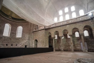 İstanbul, Türkiye, 11 Kasım 2019: İstanbul 'daki Topkap Sarayı' nın dış avlusunda yer alan Yunan Doğu Ortodoks kilisesi Hagia Irene 'den iç güvenlik.