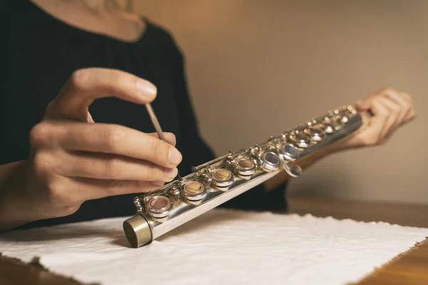 Fixação de teclas de flauta, manutenção de flauta — Fotografia de Stock