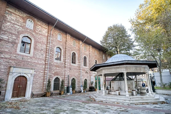 Istanbul Turkey November 2019 Courtyard Detail Arap Mosque Mecset Karakoy — Stock Fotó
