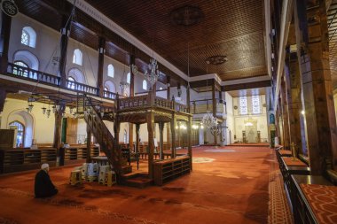 İstanbul, Türkiye, 29 Kasım 2019: İstanbul, Türkiye 'deki Karaköy semtindeki bir camii olan Arap Camii' nin iç ayrıntıları. Bina aslında 1325 yılında inşa edilmiş bir Katolik kilisesiydi..