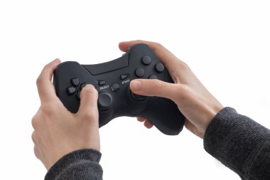 Beyaz arka planda izole edilmiş Siyah bir Joypad 'i tutan Kadın Eller