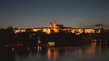 Prag Kalesi Gece Manzarası Ve Vltava Nehri, Çek Cumhuriyeti