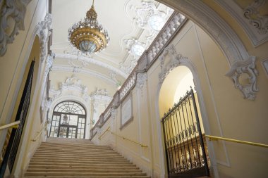 BUDAPEST, HUNGARY, 11 HAZİRAN 2015: Vajdahunyad Kalesi kompleksi içindeki Macar Tarım Müzesi 'nin merdivenlerindeki iç detay.