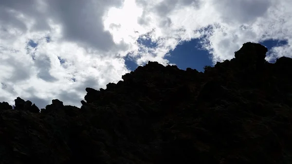 Silueta de montaña con cielo — Foto de Stock