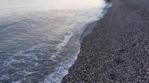 Κύματα της θάλασσας στην παραλία — Αρχείο Βίντεο
