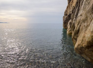 Sicilya güneşli kumsalda