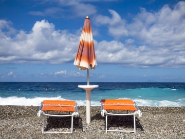 Güneşli Plaj şemsiye ile