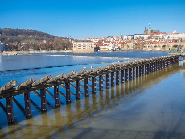 Prag panorama ile Vltava Nehri, Çek Cumhuriyeti — Stok fotoğraf