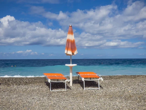 İtalya güneşli kumsalda