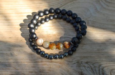 Doğrudan güneş ışığında bileklik fotoğrafı.