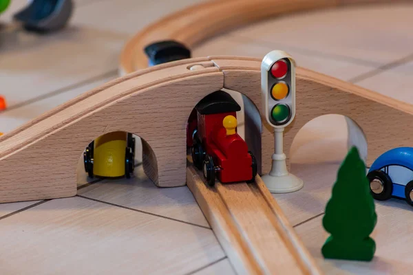 Tahta oyuncak tren ve demiryolları