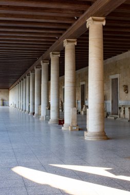 Atina 'nın antik agora müzesindeki sütunlar