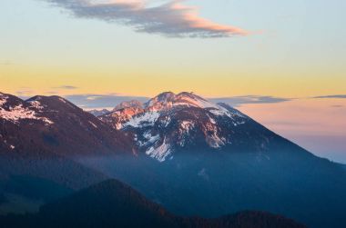 Dağ Stol günbatımı renklerde giyinmiş