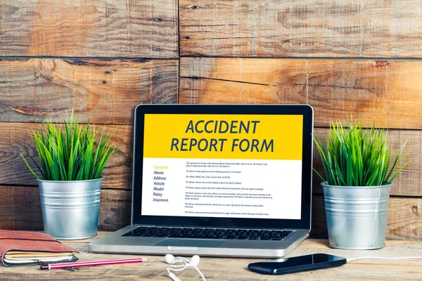 Formulario de informe de accidente por Internet . — Foto de Stock