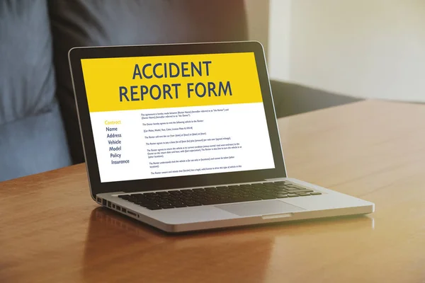 Formulario de informe de accidente en una pantalla de ordenador — Foto de Stock