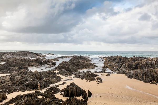 Afiar rochas na praia do Cabo Conran . — Fotografia de Stock