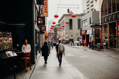 Melbourne, Avustralya - 11 Şubat 2017: Main street Chinatown Melbourne, Avustralya'da popüler mahallede.
