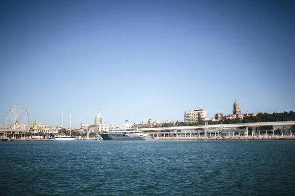 Barcos atracados no porto de Málaga, Espanha . — Fotografia de Stock