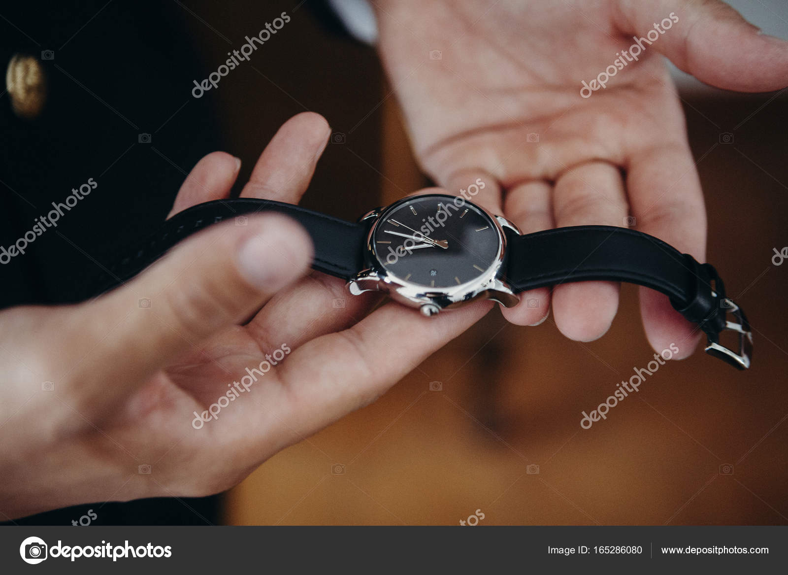 Man watch in clearance hand