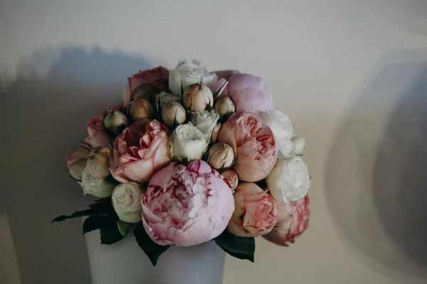 Rosas buquê de noiva. Fechar — Fotografia de Stock