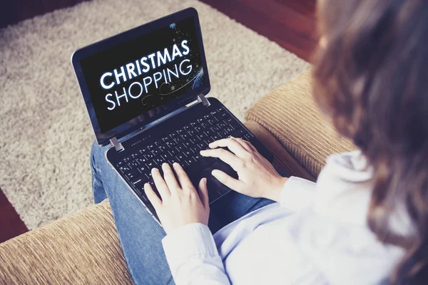 Compras de Natal pela internet . — Fotografia de Stock