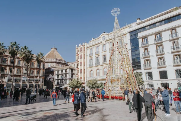 MALAGA, SPAIN - DECEMBER 5th, 2017: View of Malaga city center life at christmas , with people walking in the street and shops and restaurants around it, on December 5th, 2017. — Stock Photo, Image