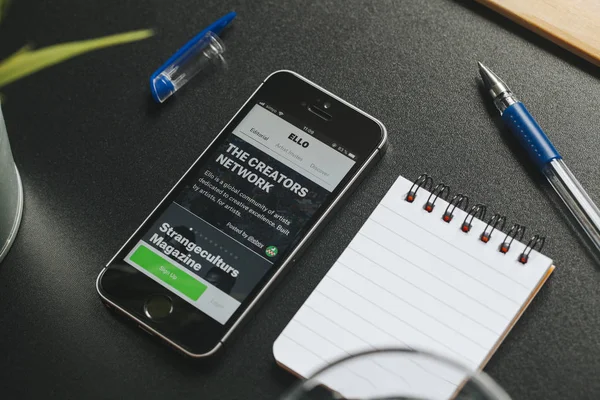 MALAGA, SPAIN - MARCH 6, 2018: Mobile phone with Ello app in the screen, placed on a black desk with office stuff. Ello is a creators network community launched in 2014 by Paul Budnitz y Todd Berger. — Stock Photo, Image