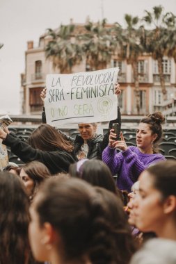Malaga, İspanya - 8 Mart 2018: Binlerce kadın Feminist Strike kadınlar gününde Şehir Merkezi, Malaga, İspanya, 8th Mart 2018 katılmak.