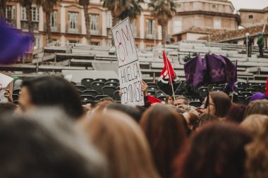 Malaga, İspanya - 8 Mart 2018: Binlerce kadın Feminist Strike kadınlar gününde Şehir Merkezi, Malaga, İspanya, 8th Mart 2018 katılmak.