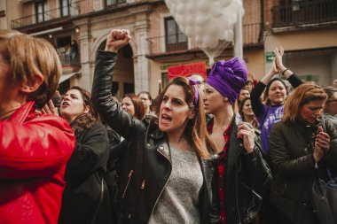Malaga, İspanya - 8 Mart 2018: Binlerce kadın Feminist Strike kadınlar gününde Şehir Merkezi, Malaga, İspanya, 8th Mart 2018 katılmak.